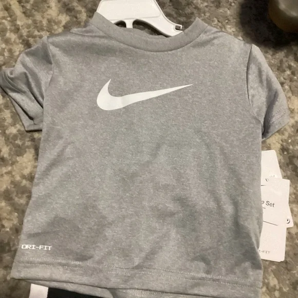Nike Boys' Toddler 2T Dri-FIT Swoosh T-Shirt & Shorts, 2-Piece Set, Grey & Black - Picture 2 of 7